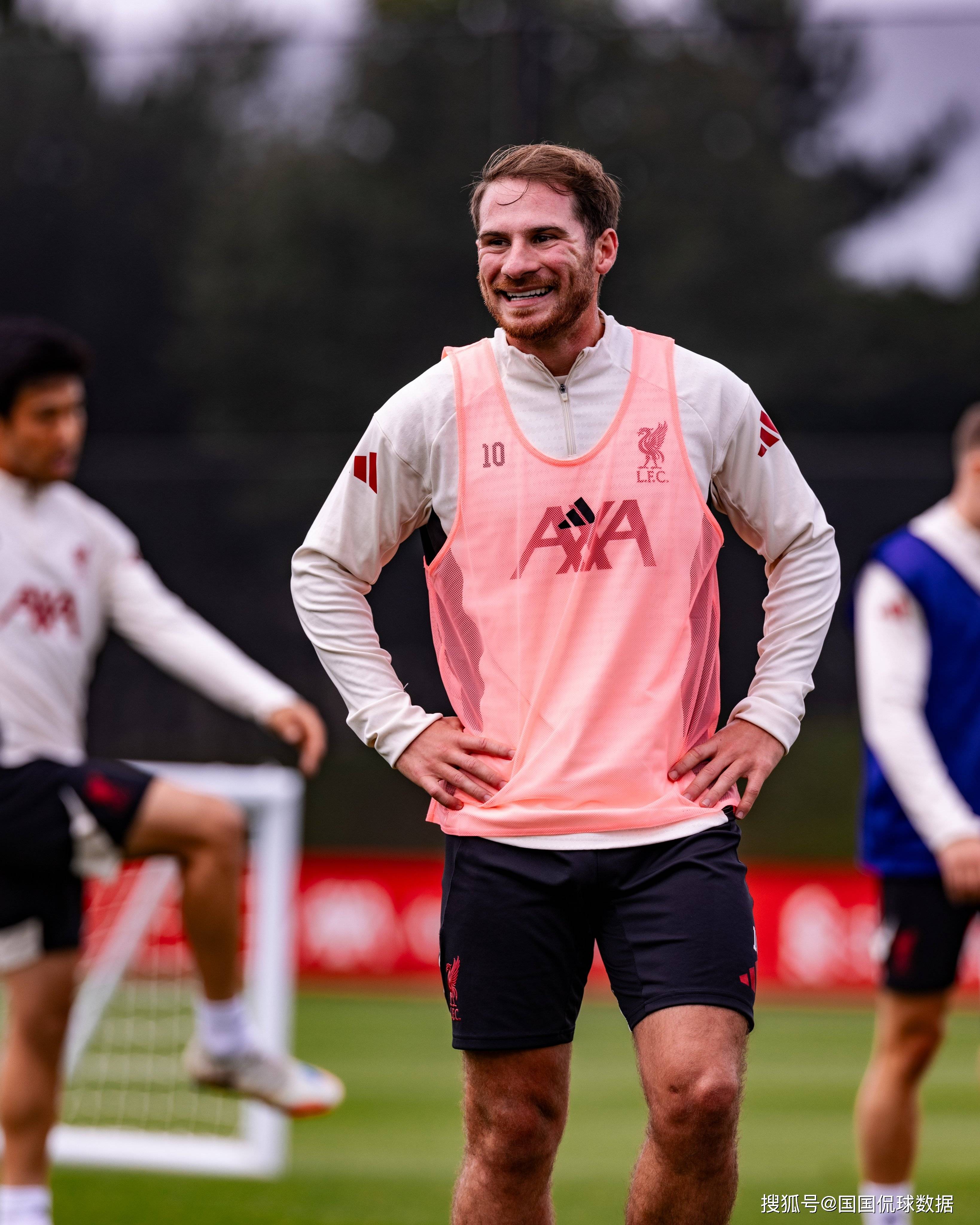 赛前突围战来临，阿贾克斯围绕社区盾单刀错失，更衣室稳定，训练强度明显提升