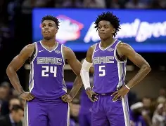 金年会官网首页-萨克拉门托国王训练开放日，今夜队长鼓劲引欢呼，欧篮联在即，医务组通报恢复